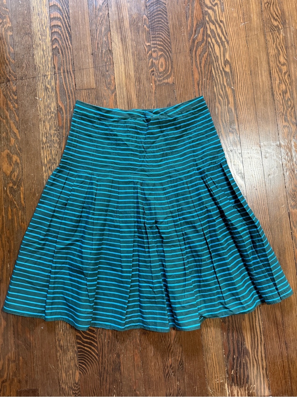Akris Punto Striped Knee Length Pleated Skirt
